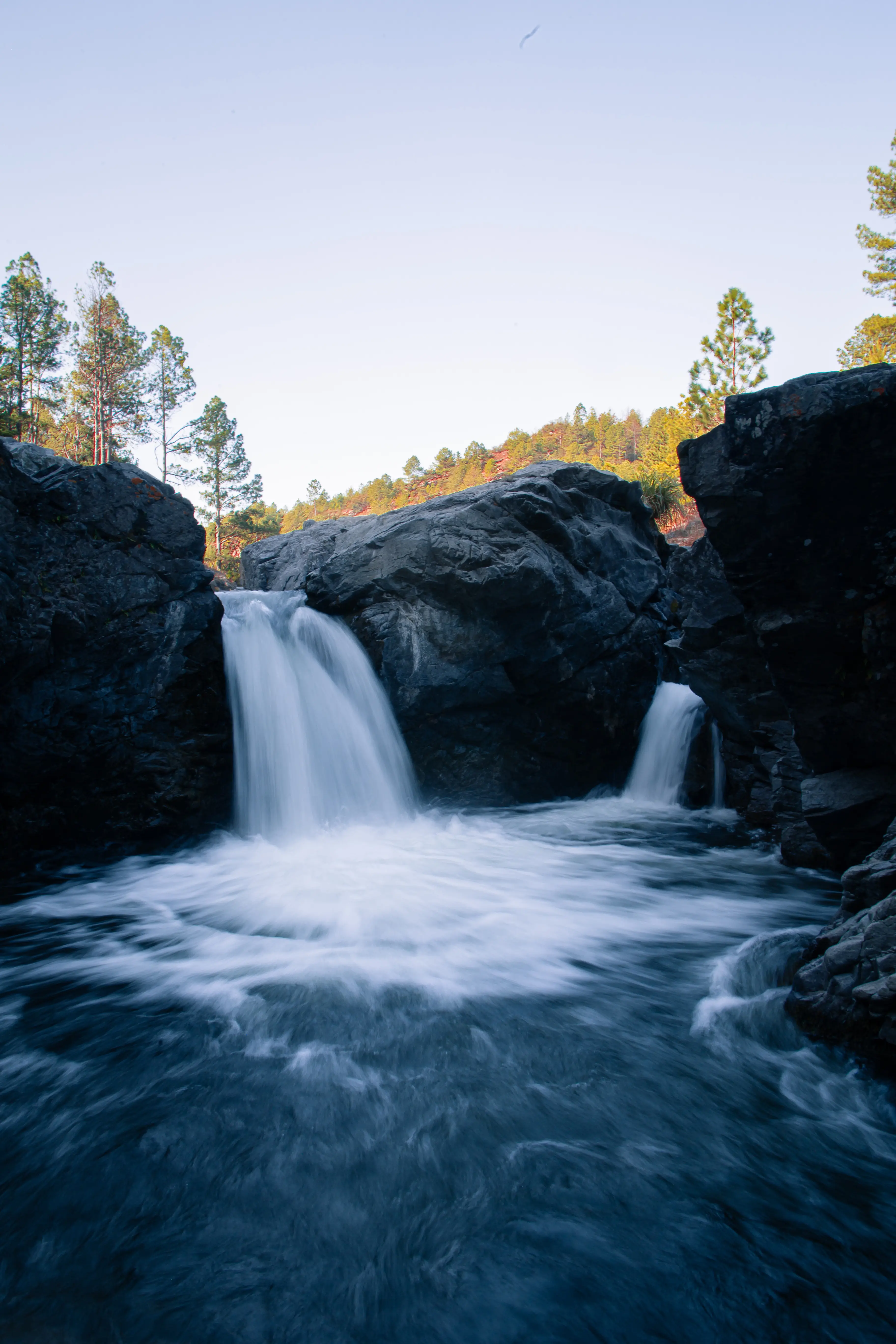Cascada del río El Durazno entre rocas de granito